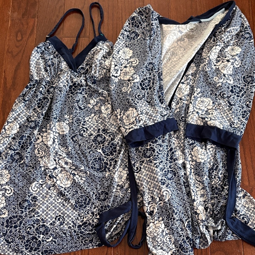 Laura Ashely Elegant Navy and White Women's Sleepwear Set